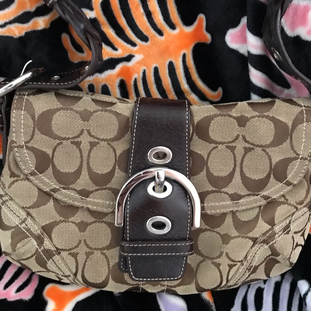 Authentic coach purse. Great for fall!